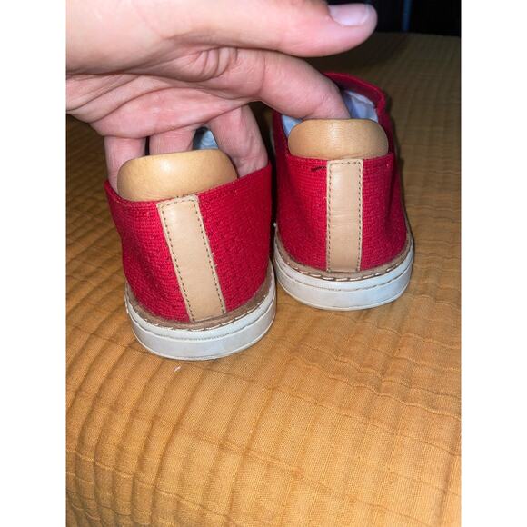 UGG Australia, Sammy 101-6756 Women’s Tango Red Slip on Size | 10 - Picture 4 of 5